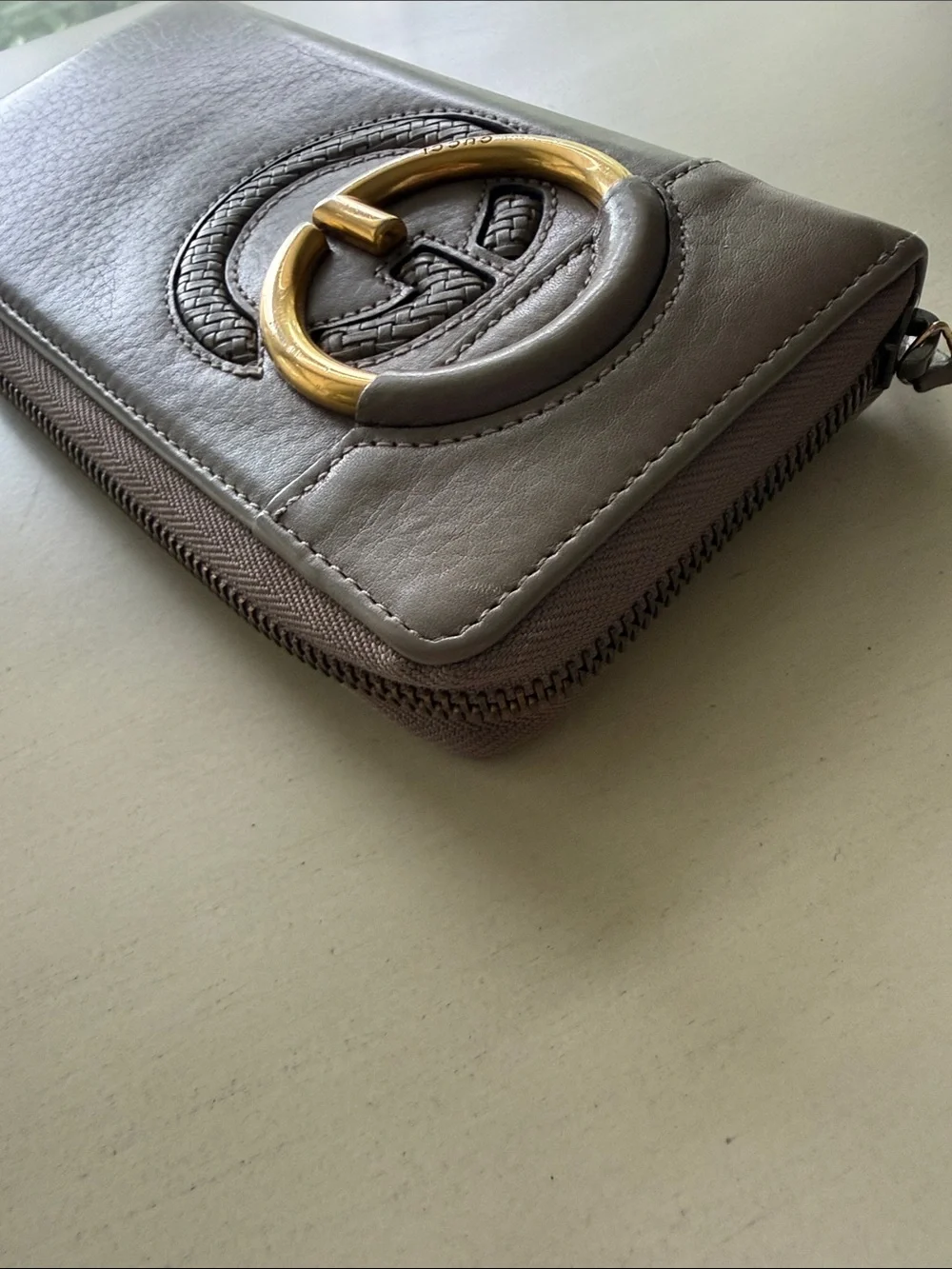 Gucci Taupe Leather Zip-Around Wallet with Gold GG Ring - Picture 5 of 7
